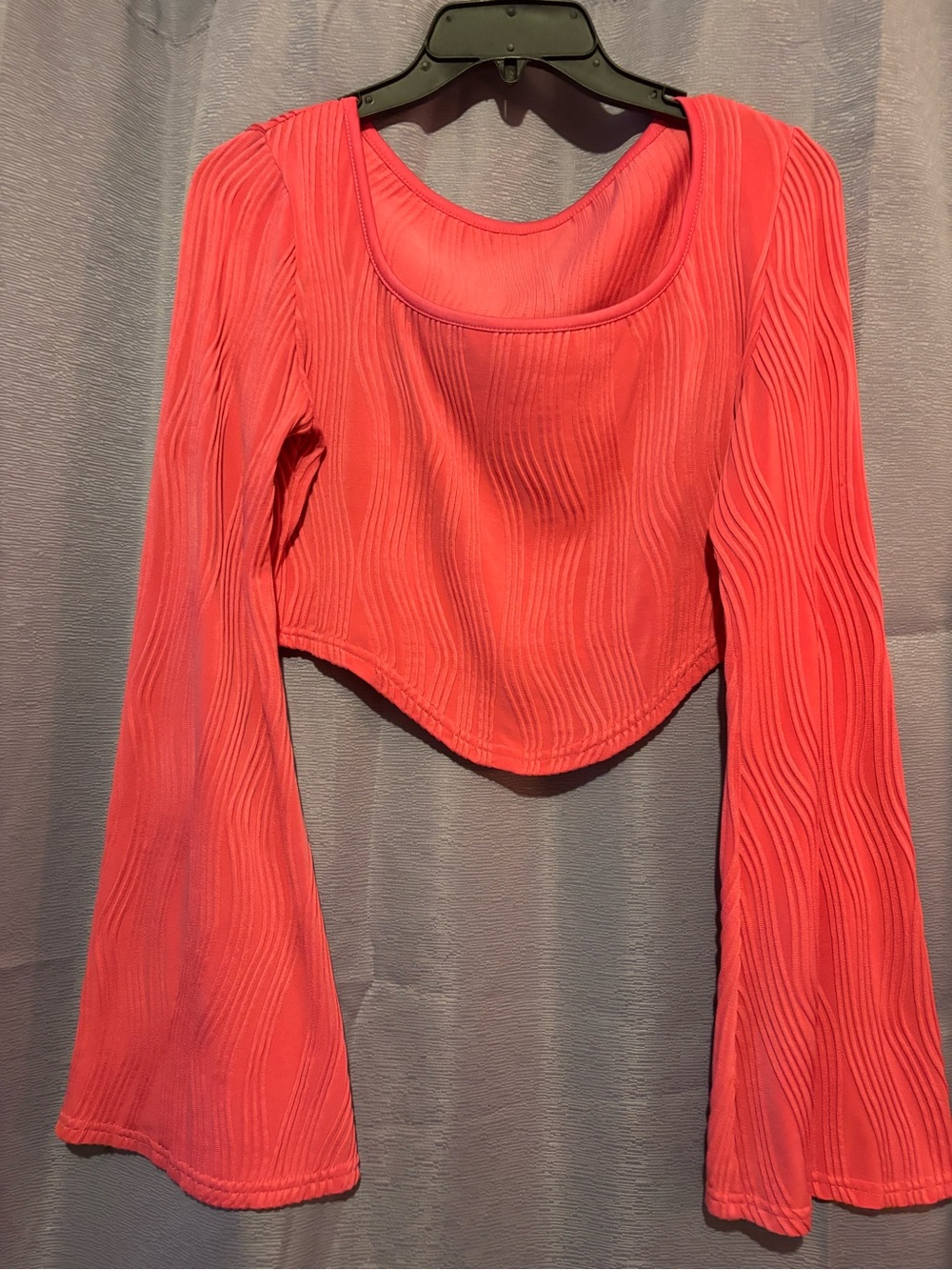Women’s Coral Long-Sleeve Cropped Top
